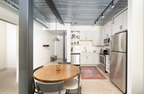 Westown Apartment | Spacious Luxury 2BR Apt with Gym, Parking, and Rooftop