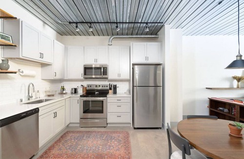 Westown Apartment | Spacious Luxury 2BR Apt with Gym, Parking, and Rooftop
