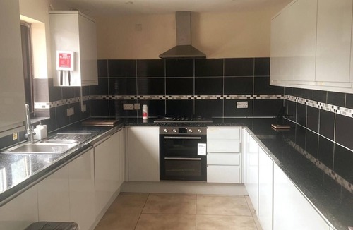Tilbury House | Spacious Luxury 4 Bed House free parking and WiFi