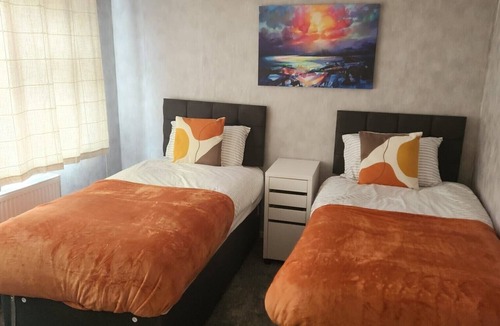Tilbury House | Spacious Luxury 4 Bed House free parking and WiFi