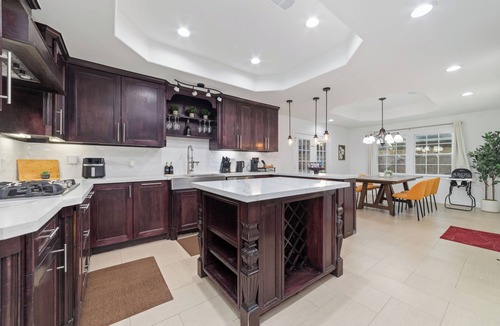 North Houston House | Spacious Luxury 5 bed/3 bath house with Pool and Gameroom in fantastic Houston