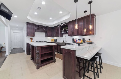 North Houston House | Spacious Luxury 5 bed/3 bath house with Pool and Gameroom in fantastic Houston