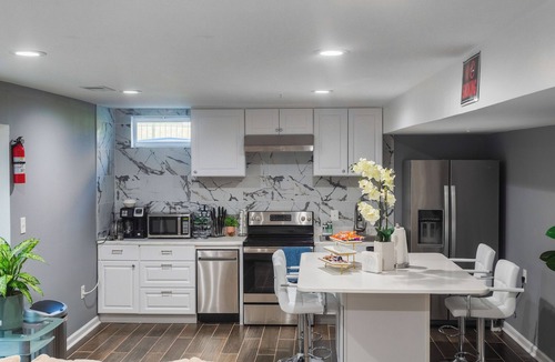 Montpelier Bed & Breakfast | Spacious Luxury 8BR Family Retreat Near DC - Perfect for Groups & Families