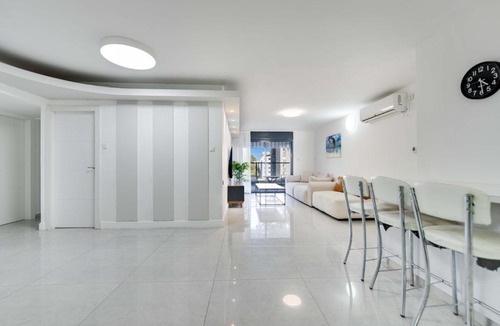 Ashdod Apartment | Spacious Luxury Beach Getaway by Torohome