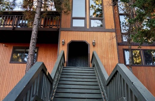 Upper Moonridge House | Spacious luxury home in Big Bear; Views, Jacuzzi, Deck, Sauna, Game Room!