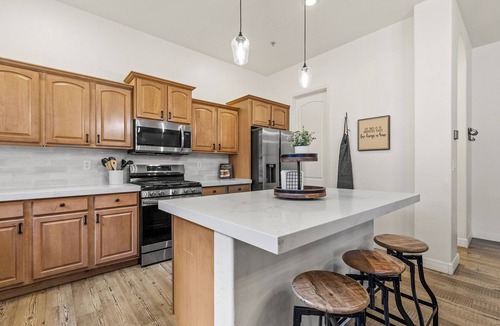 Flagstaff House | Spacious Luxury Home in the Pines 2 King Suites + Firepit + Gym/Office