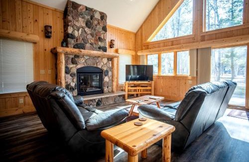 Babbitt House | Spacious Luxury Log Cabin with Stone Fireplace & Screened Porch Near Superior National Forest, Babbitt MN