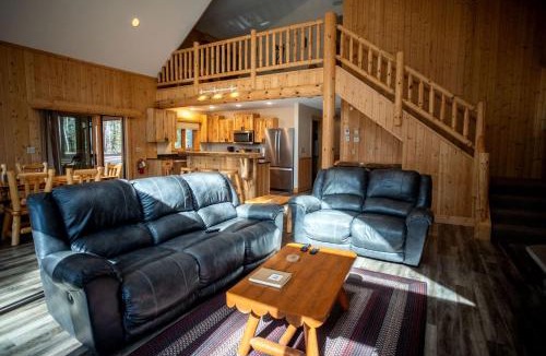 Babbitt House | Spacious Luxury Log Cabin with Stone Fireplace & Screened Porch Near Superior National Forest, Babbitt MN