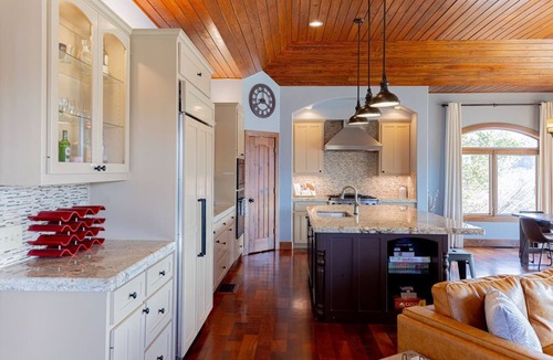 Oak Shores On Lake Austin House | Spacious Luxury Retreat: Ideal for Groups, Families & Couples Seeking Serenity