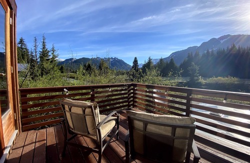 Hyak House | Spacious Luxury View Home: Steps to Hike & Bike, 10pp