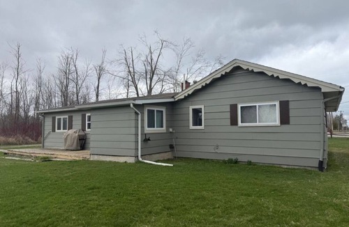 Cheboygan House | Spacious Mackinaw Avenue Creekside Cottage