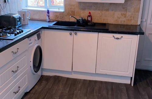 Gateshead Apartment | Spacious Maisonette Stay Sleeps 11