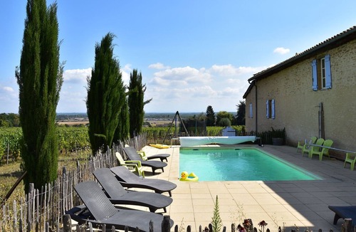 Chaintre Villa | Spacious Mansion in Vinzelles with Swimming Pool