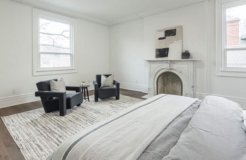 Hamilton House | Spacious Mansion & Coach House - In The Heart Of Hamilton