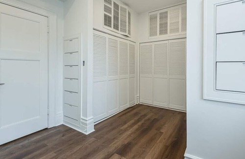 Hamilton House | Spacious Mansion & Coach House - In The Heart Of Hamilton