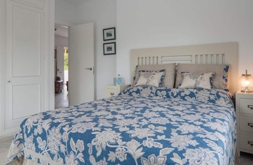 Urbanizacion el Rosario Apartment | Spacious Marbella 3bed Apartment - Pool,terrace&gardens