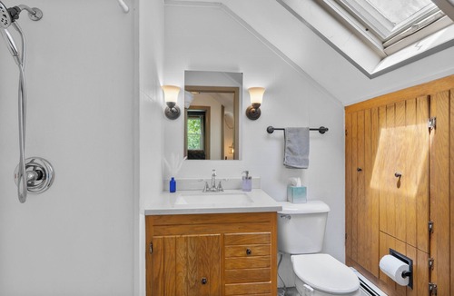 Grafton House | Spacious Master Suite in Peaceful Wooded Farmhouse—Your Home Away from Home