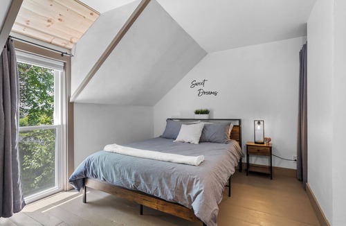 Grafton House | Spacious Master Suite in Peaceful Wooded Farmhouse—Your Home Away from Home