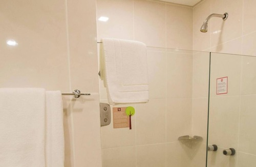 Civic Center Hotel | Spacious Master Triple Double Suite in Curitiba Perfect for Family Adventures