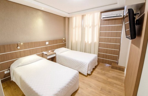 Civic Center Hotel | Spacious Master Triple Twin Suite Offering Comfort, Style & Group Energy