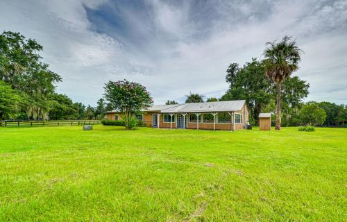 Micanopy House | Spacious Micanopy Farmhouse w/Luxurious Pool!