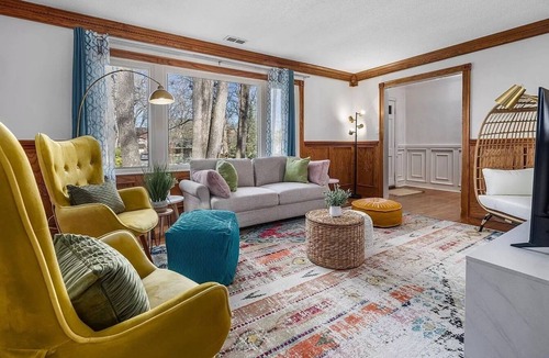 Raleigh House | Spacious mid-century house 5 min from North Hills
