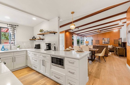 Meridian Park House | Spacious Mid Century Modern Sunroom Rambler with Portable AC