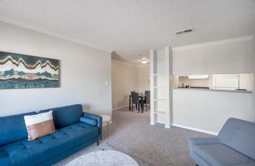 Midland House | Spacious Midland Getaway with Balcony