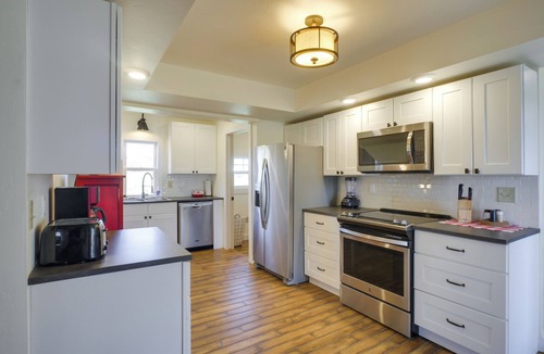 Greenfield Cottage | Spacious Missouri Vacation Rental w/Fire Pit!