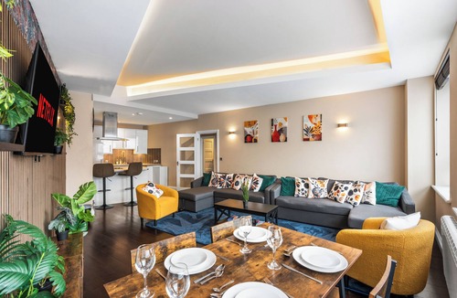 Brighton City Centre Apartment | Spacious Modern 2-Bedroom Apartment in Brighton, Walk to Beach, Sleeps 10