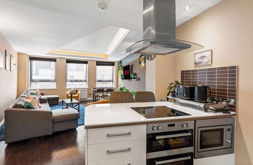 Brighton City Centre Apartment | Spacious Modern 2-Bedroom Apartment in Brighton, Walk to Beach, Sleeps 10