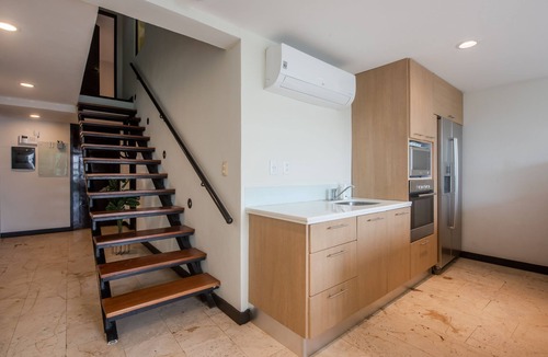 Downtown Condo | Spacious & Modern 3-Bdr Penthouse
