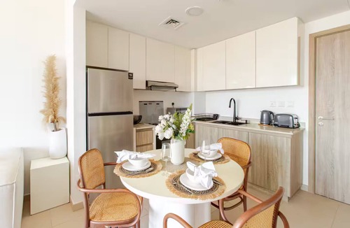 Dubai Apartment | Spacious Modern 1 BR UNA, Town Square.