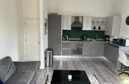 Bow Apartment | Spacious modern 1-bed apartment near Victoria Park & London Stadium