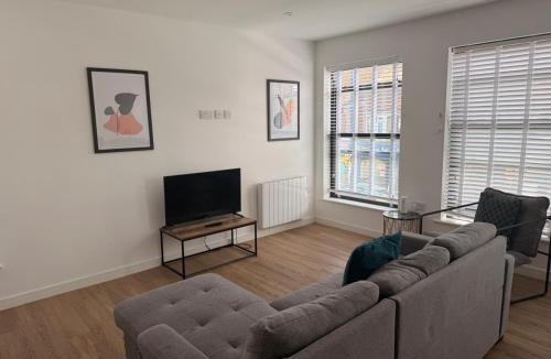 St Neots Apartment | Spacious Modern 1 Bed Apartments in St Neots - Perfect for Contractors & Professionals - Free Parking - WiFi - Fully Equipped Kitchen - Smart TV Ideal for Work Stays and Long Projects