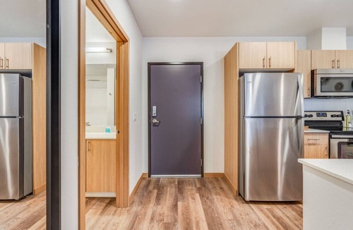 Downtown Apartment | Spacious Modern 1BR 1BA w/AC | Downtown Redmond