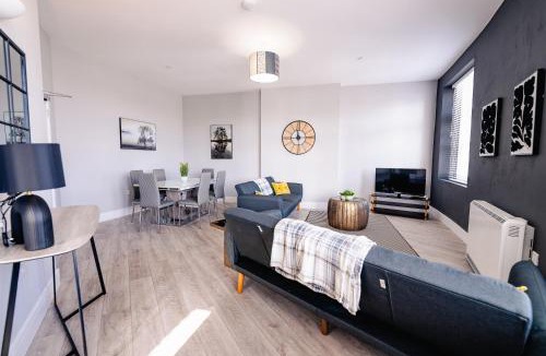 Canton Apartment | SPACIOUS & MODERN 3-BED & High Ceiling