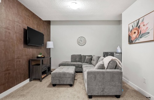 Southeast Calgary Apartment | Spacious Modern 3 Bedroom Basement Suite
