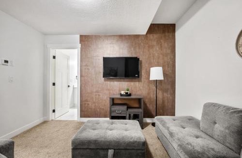 Southeast Calgary Apartment | Spacious Modern 3 Bedroom Basement Suite