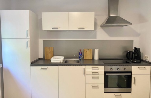 Heisterbacherrott Apartment | Spacious modern 3-room apartment (100 sqm) for hikers, commuters and tourists