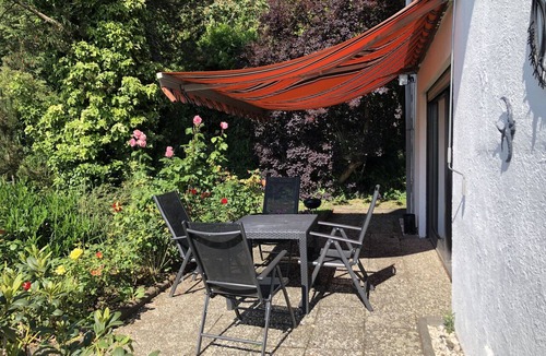 Heisterbacherrott Apartment | Spacious modern 3-room apartment (100 sqm) for hikers, commuters and tourists