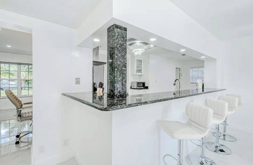 Fort Lauderdale House | Spacious modern 3-bed/2 bath ,Water view Heated Pool/5 mile to the beach.