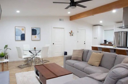 Windsor Hills House | Spacious Modern 3BD/2BA 10-min drive to DT/Domain