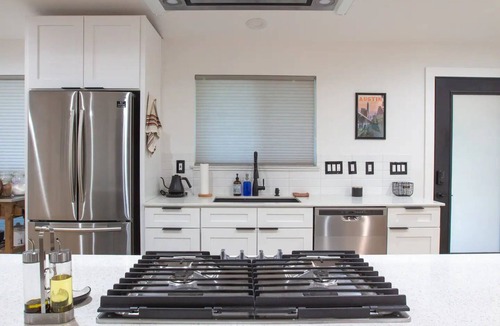 Windsor Hills House | Spacious Modern 3BD/2BA 10-min drive to DT/Domain