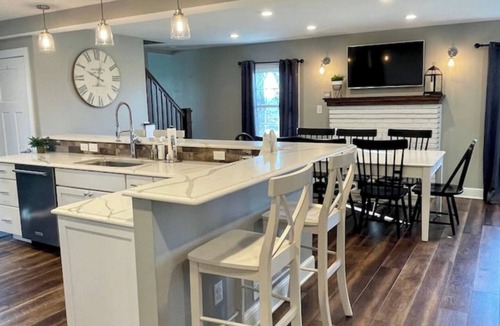 Howland Corners House | Spacious, Modern 4 BR/3 Bath Home