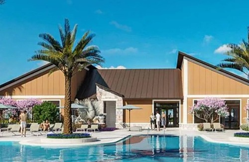 Winter Haven House | Spacious Modern 4BR Pool Oasis Near Legoland w/Mother-In-Law Suite/Private Apt