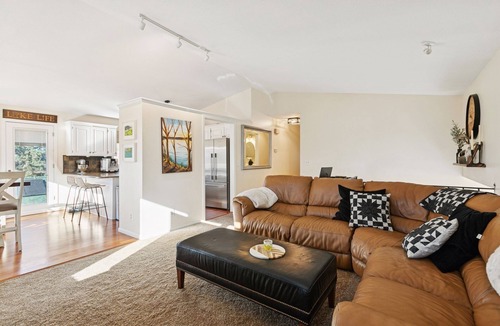 Plymouth House | Spacious, Modern 5-bedroom House with Hot Tub near Medicine Lake
