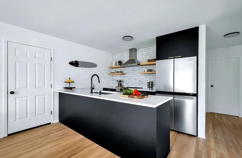 Noyack House | Spacious & Modern 5-bedroom in Sag Harbor, walk to bay