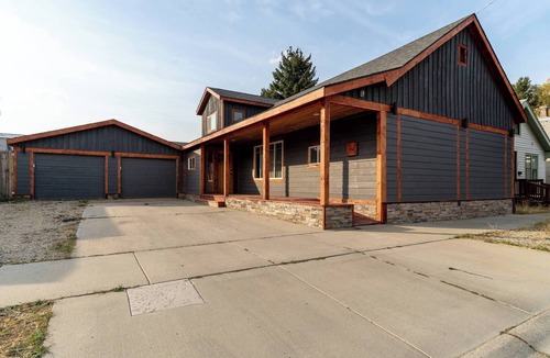 Anaconda Ski Chalet | Spacious & Modern Anaconda Home
