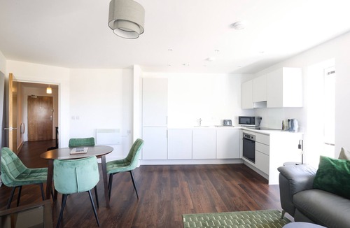 Bicester Apartment | Spacious, modern apartment near Bicester Village